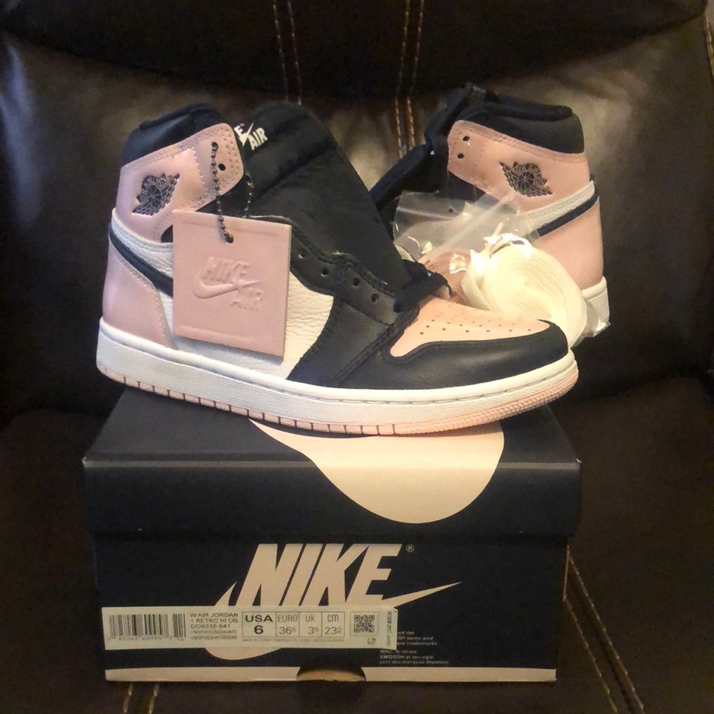 women's air jordan 1 retro high og atmosphere obsidian-white